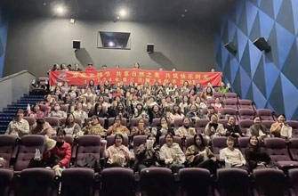 春光與你們都是這世界最好的風(fēng)景，節(jié)日快樂！